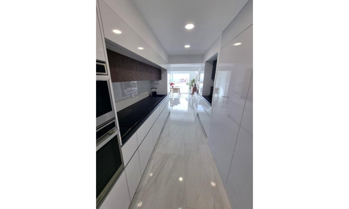 Revente - Appartement -
Torrevieja - Centro