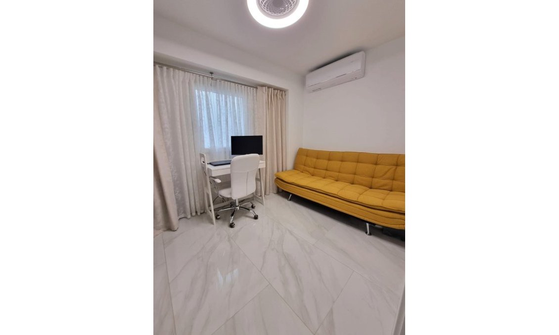 Revente - Appartement -
Torrevieja - Centro