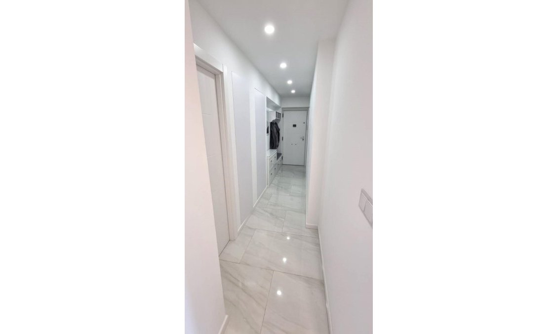 Revente - Appartement -
Torrevieja - Centro