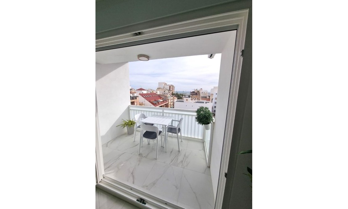 Revente - Appartement -
Torrevieja - Centro