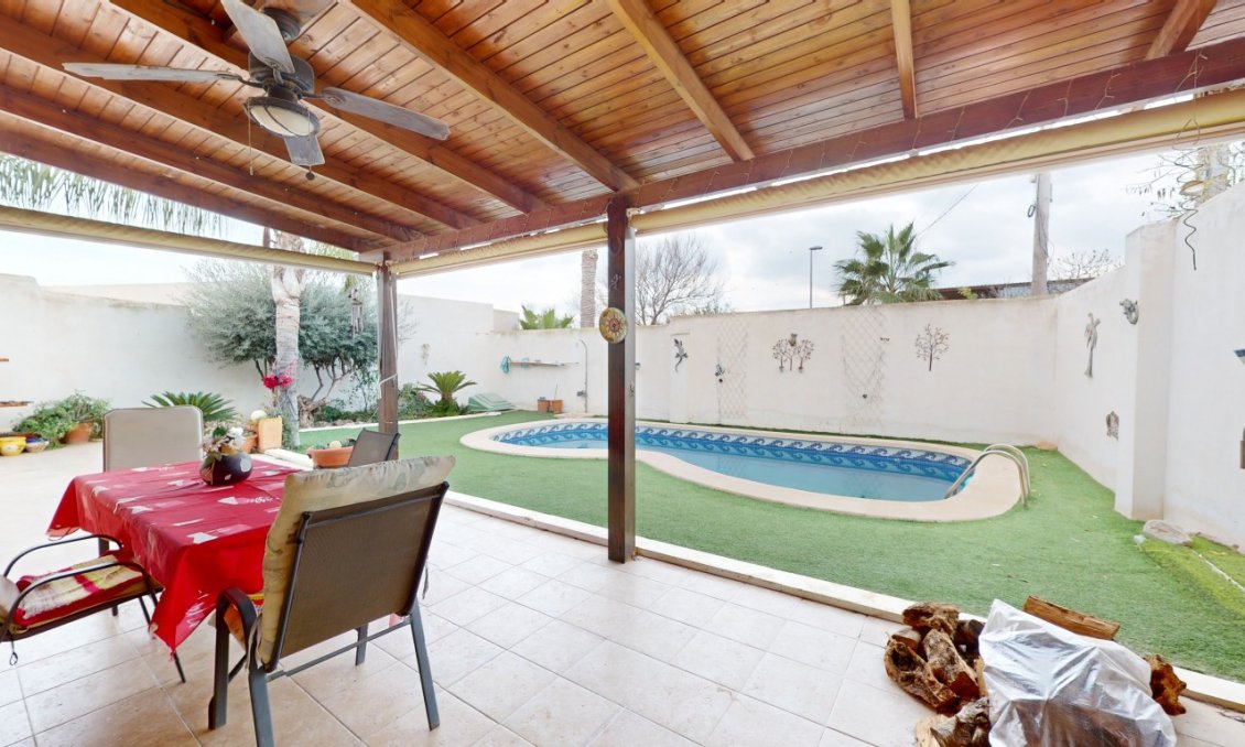 Revânzare - Vilă -
Dolores de Pacheco - Inland