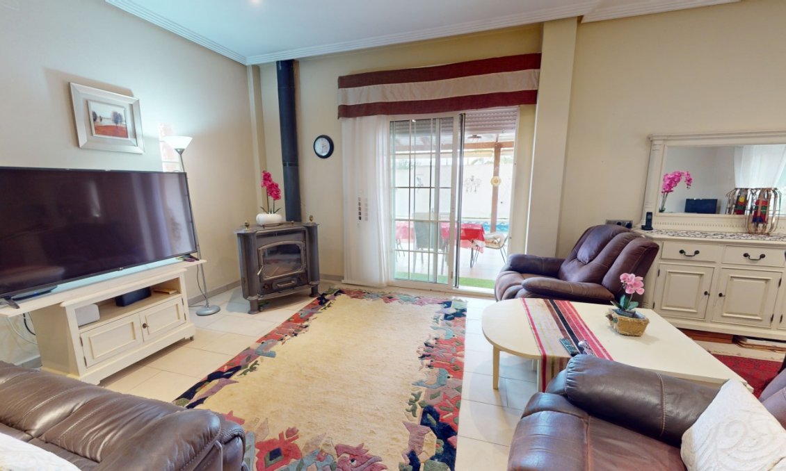 Revânzare - Vilă -
Dolores de Pacheco - Inland