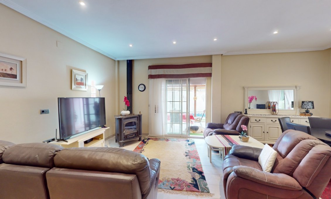 Revânzare - Vilă -
Dolores de Pacheco - Inland