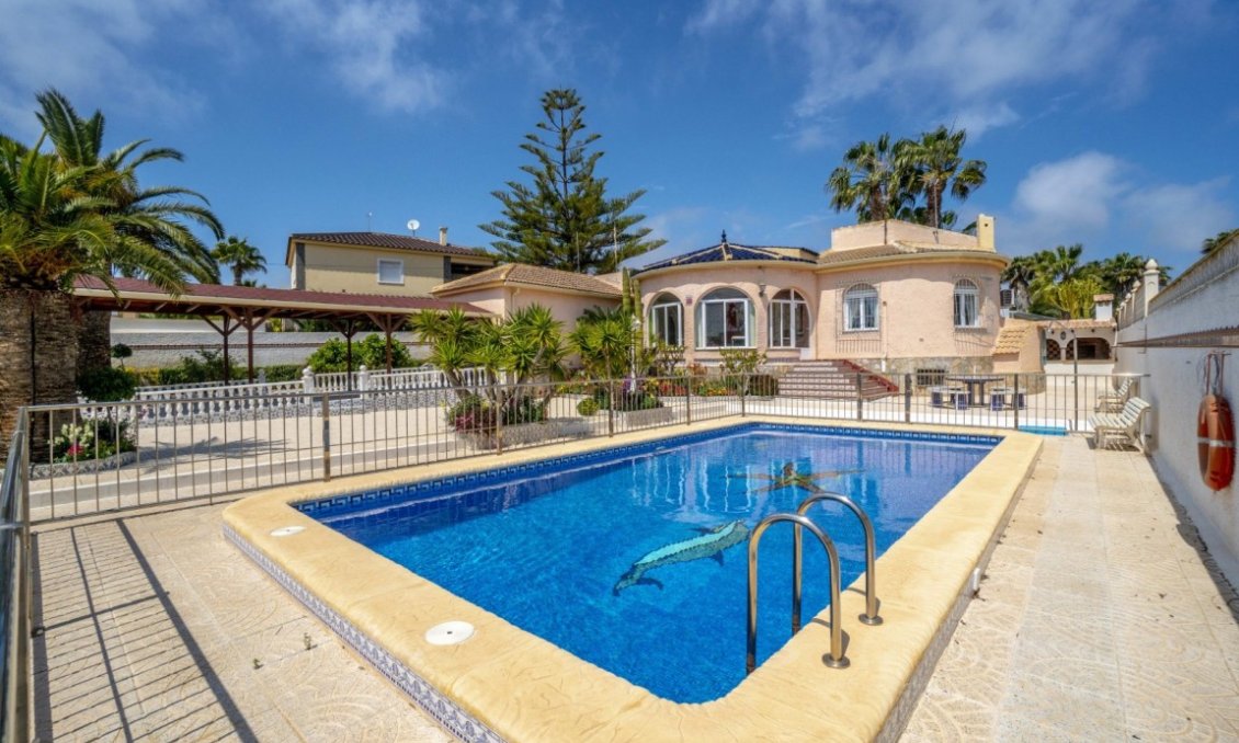 Resale - Villa -
San Luis - Inland