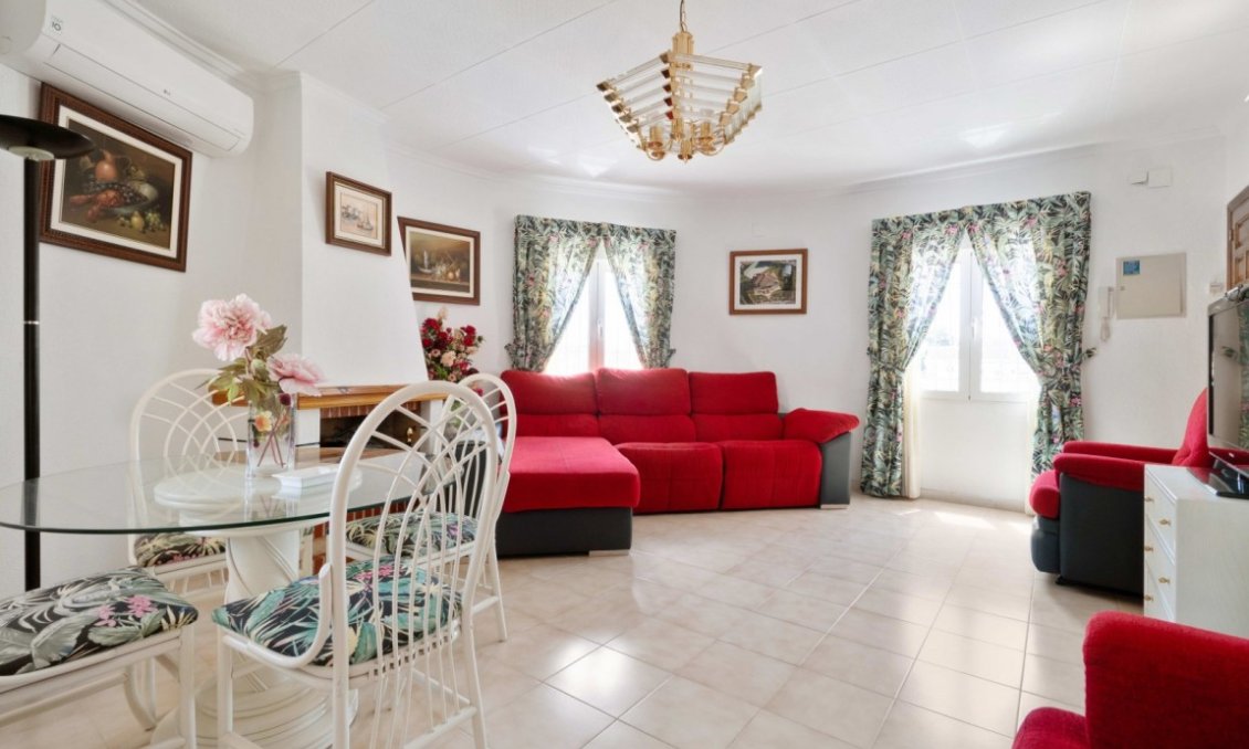 Segunda mano - Villa -
San Luis - Inland