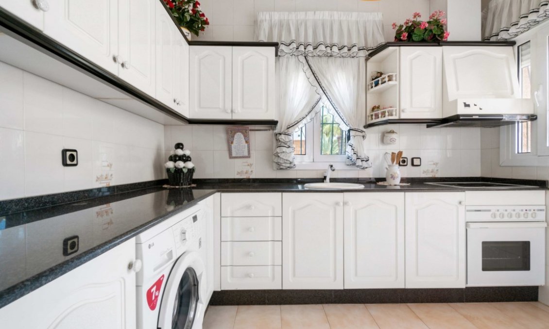 Segunda mano - Villa -
San Luis - Inland