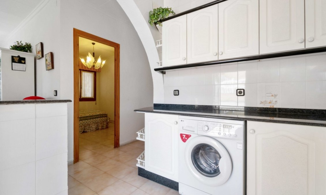 Segunda mano - Villa -
San Luis - Inland