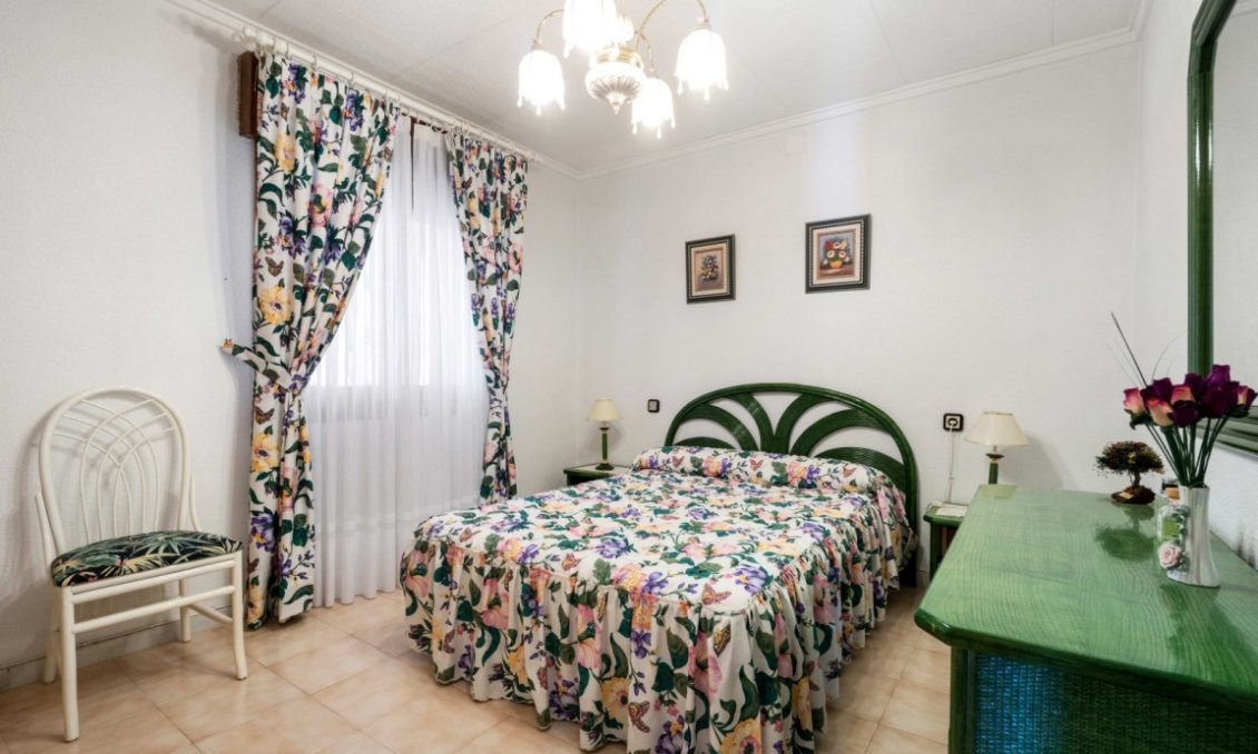 Segunda mano - Villa -
San Luis - Inland