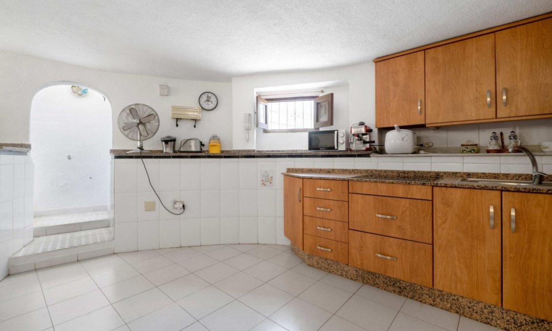 Segunda mano - Villa -
San Luis - Inland