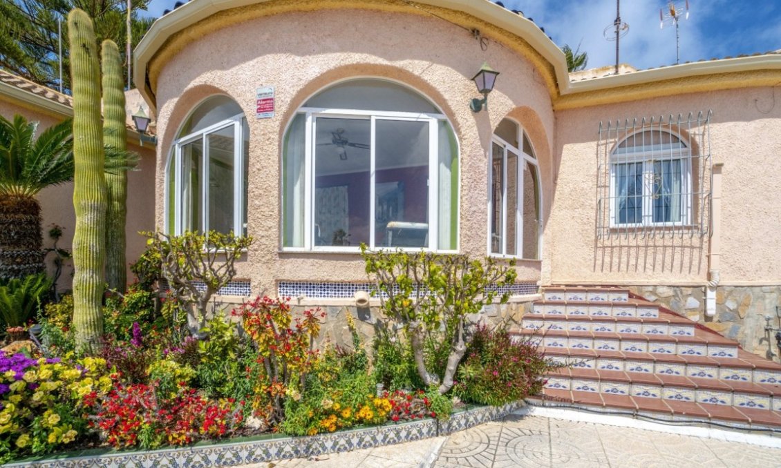 Segunda mano - Villa -
San Luis - Inland