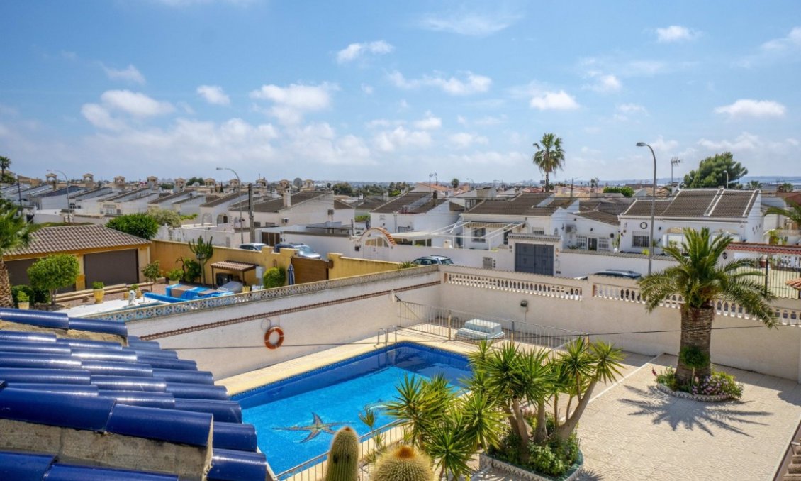 Segunda mano - Villa -
San Luis - Inland