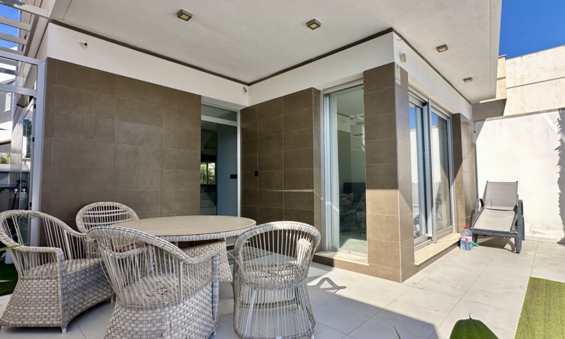 Revente - Villa -
Orihuela Costa - Costa Blanca