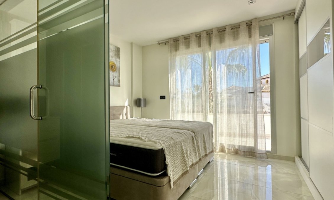 Revente - Villa -
Orihuela Costa - Costa Blanca