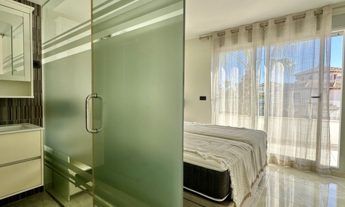 Revente - Villa -
Orihuela Costa - Costa Blanca