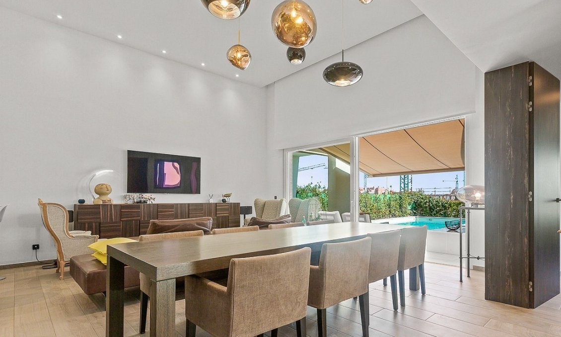 Resale - Villa -
La Finca Golf Resort - Inland