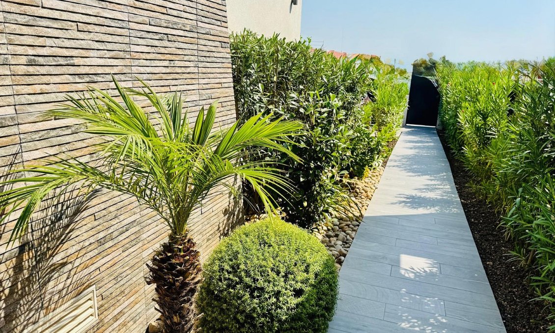 Resale - Villa -
La Finca Golf Resort - Inland