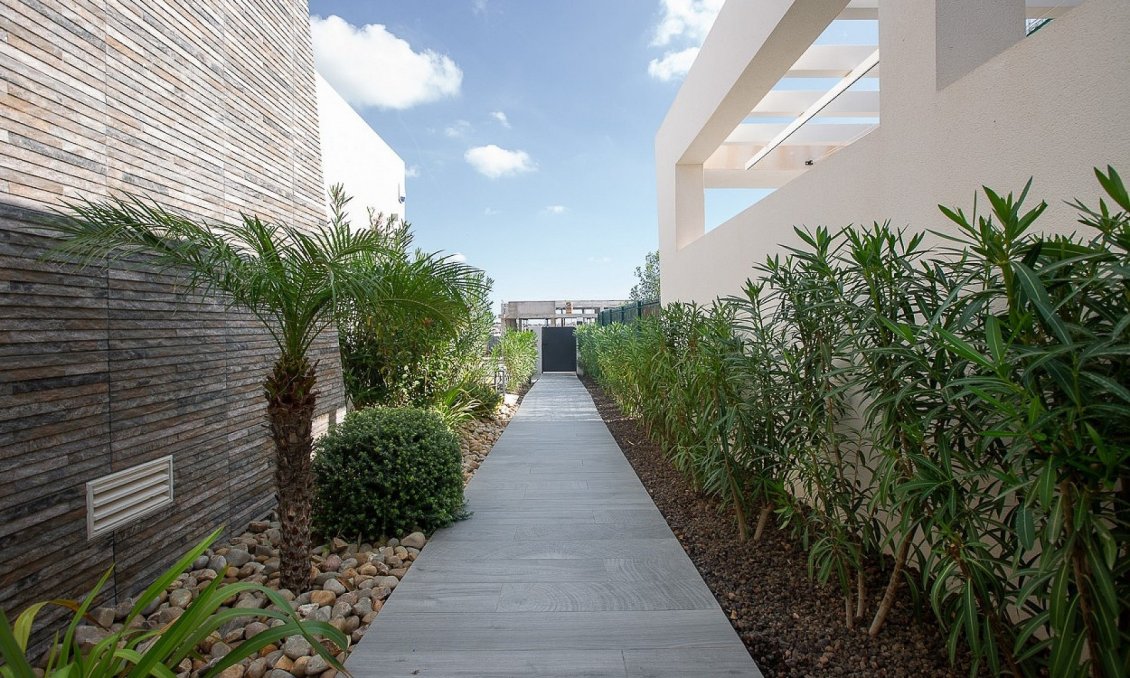 Resale - Villa -
La Finca Golf Resort - Inland