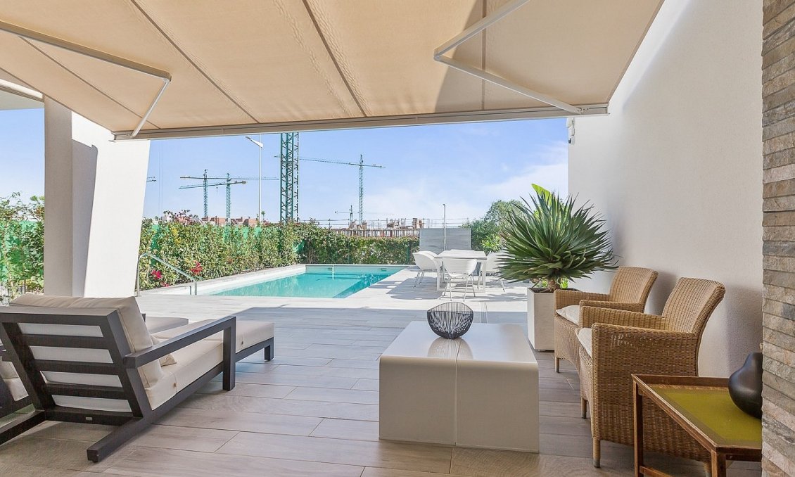 Resale - Villa -
La Finca Golf Resort - Inland