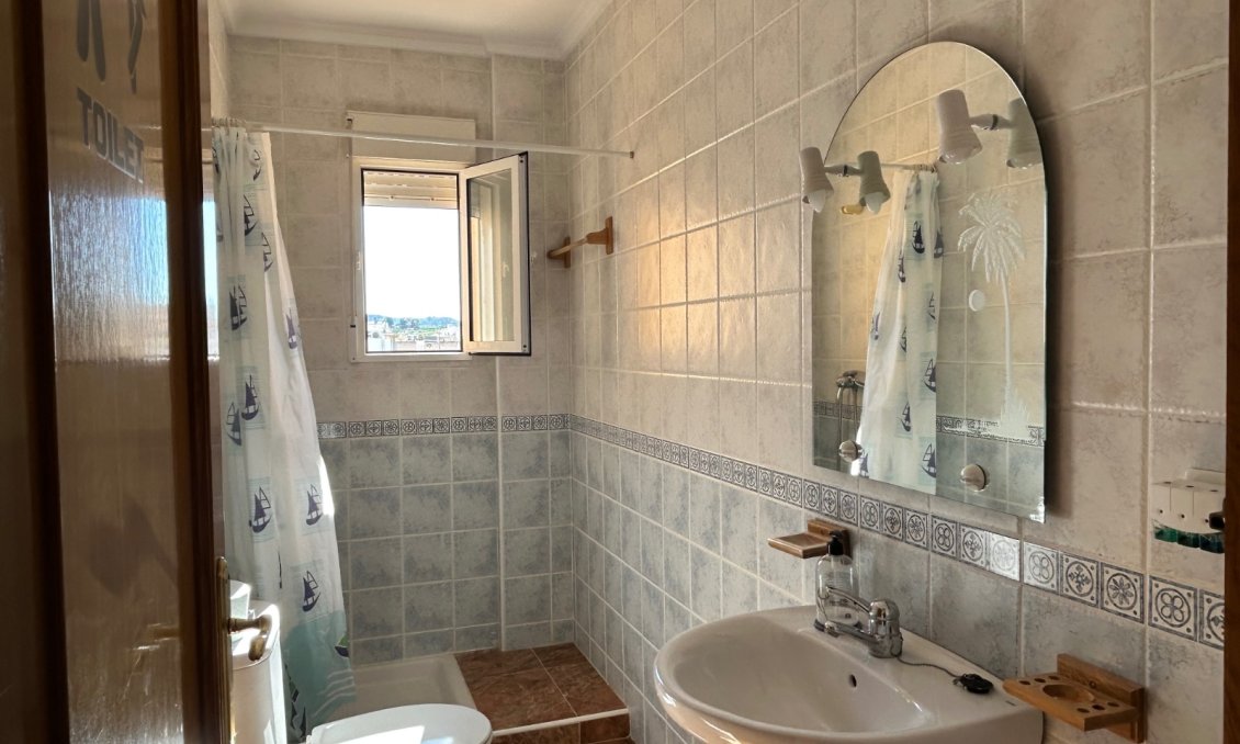 Segunda mano - Apartamento -
Jacarilla - Inland