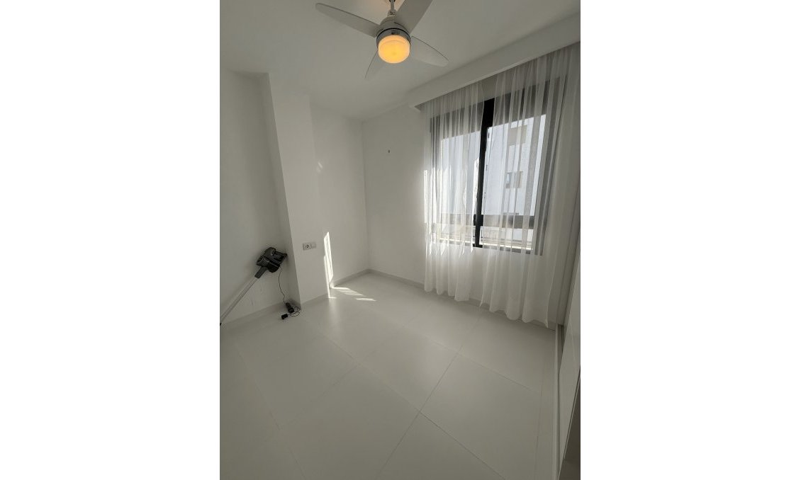 Revânzare - Apartament -
San Miguel de Salinas - Inland