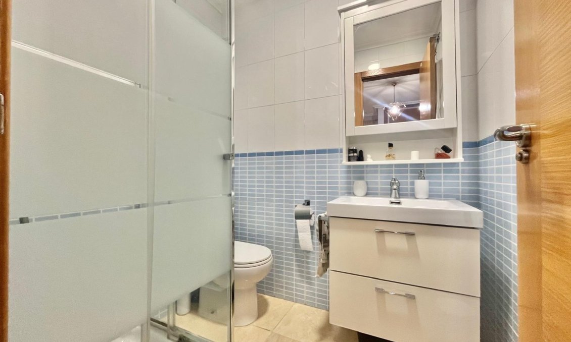 Revânzare - Apartament -
Torrevieja - Centro