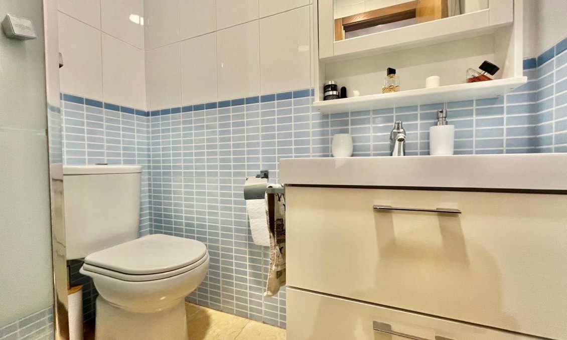 Revânzare - Apartament -
Torrevieja - Centro