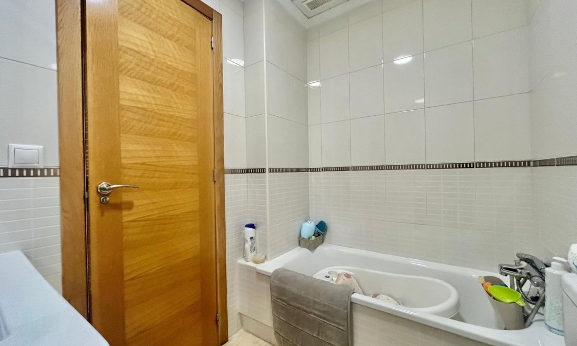 Revânzare - Apartament -
Torrevieja - Centro