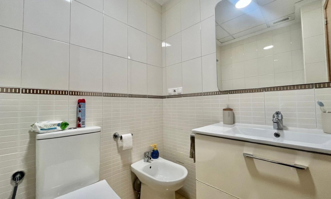 Revânzare - Apartament -
Torrevieja - Centro