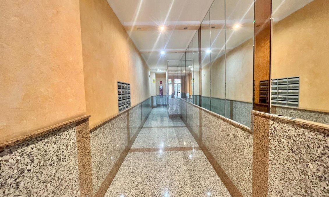 Revânzare - Apartament -
Torrevieja - Centro