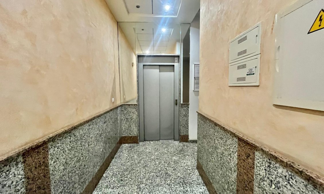 Revânzare - Apartament -
Torrevieja - Centro