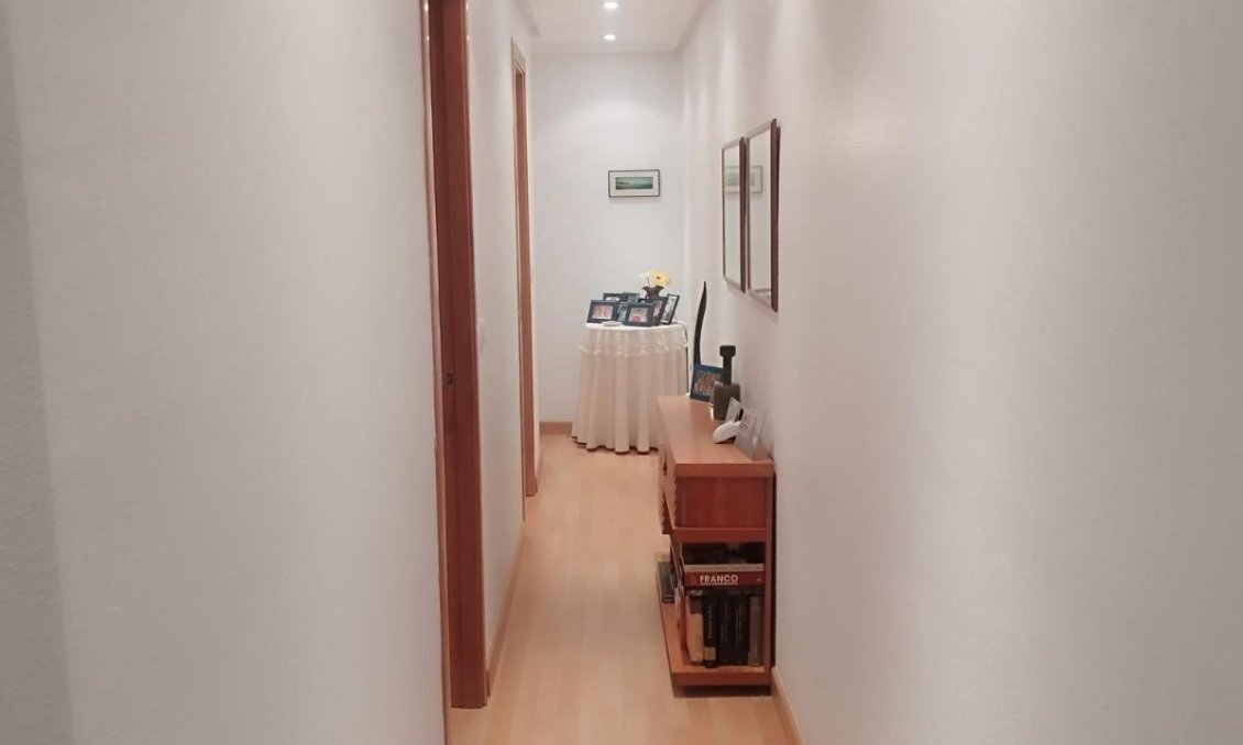 Revânzare - Apartament -
Torrevieja