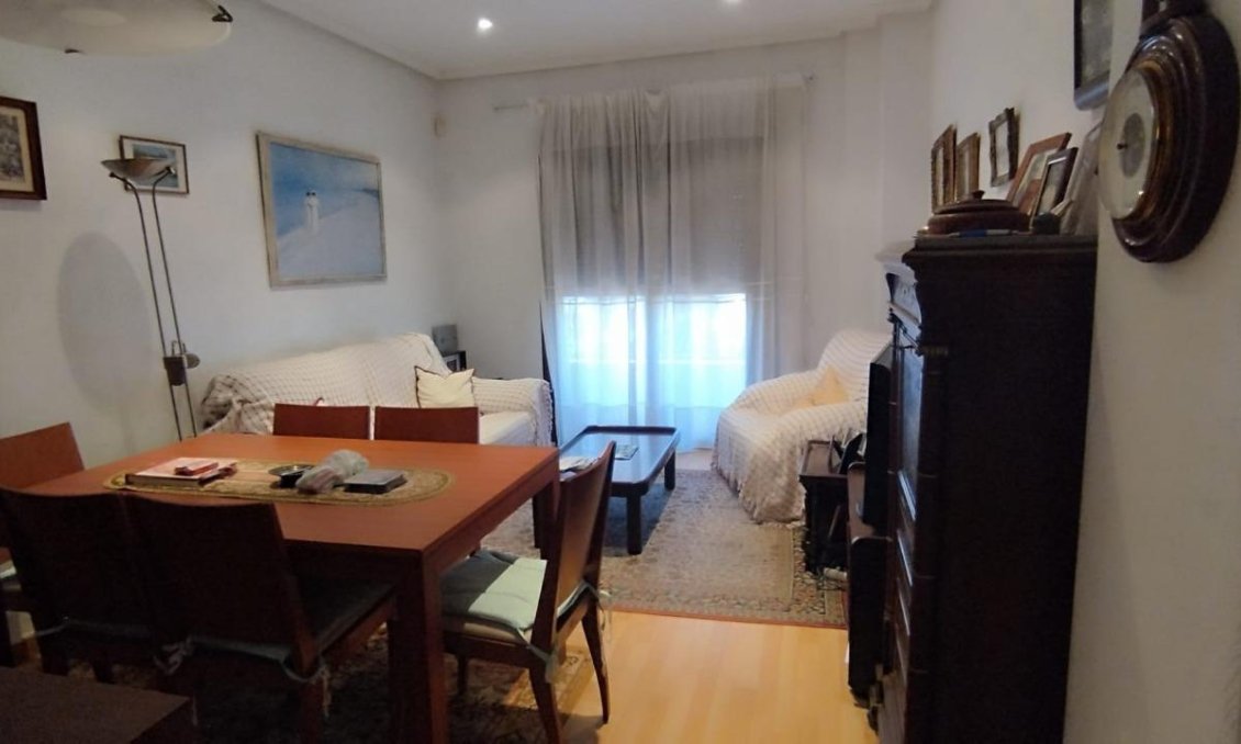 Revânzare - Apartament -
Torrevieja