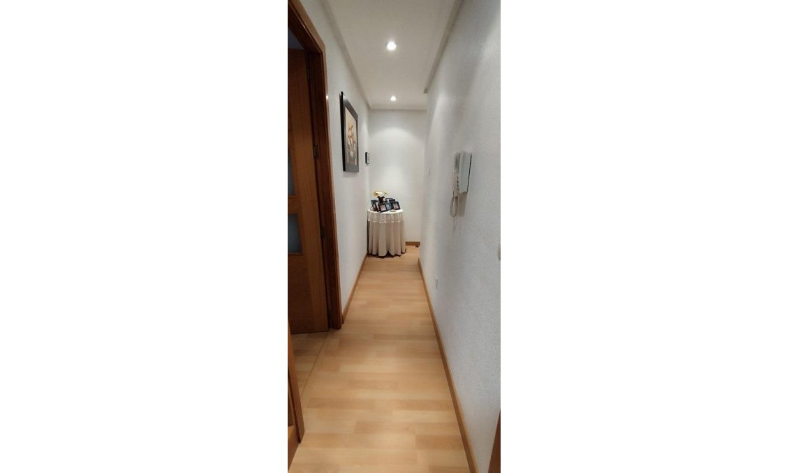 Revânzare - Apartament -
Torrevieja