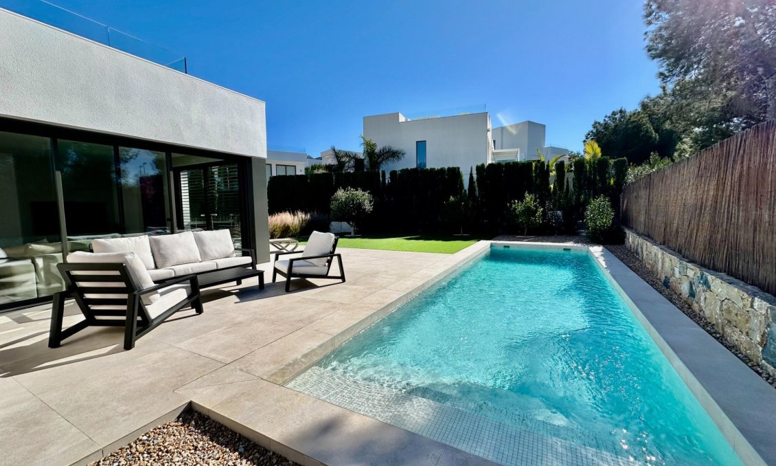 Használt Ingatlanok - Villa -
Orihuela - Las Colinas Golf