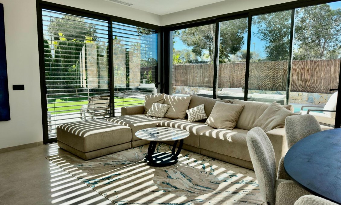 Használt Ingatlanok - Villa -
Orihuela - Las Colinas Golf