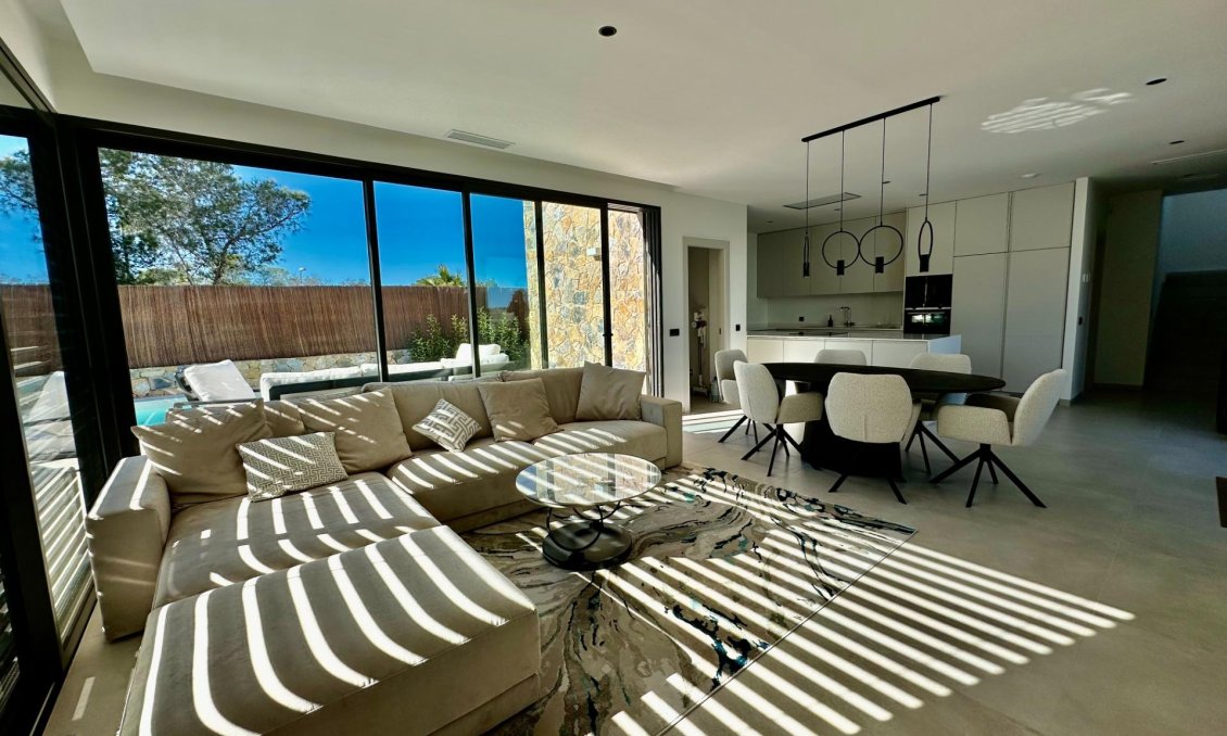 Használt Ingatlanok - Villa -
Orihuela - Las Colinas Golf