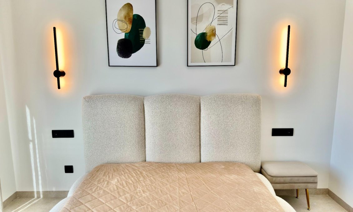 Használt Ingatlanok - Villa -
Orihuela - Las Colinas Golf