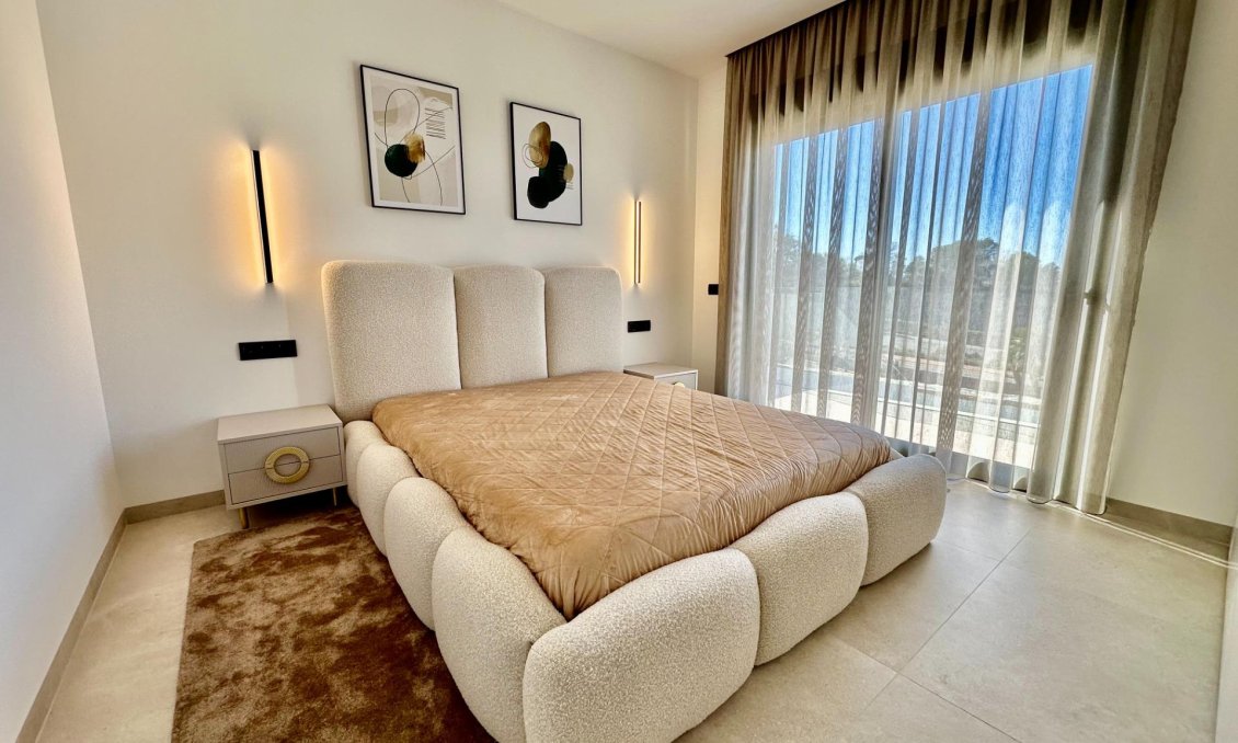 Használt Ingatlanok - Villa -
Orihuela - Las Colinas Golf