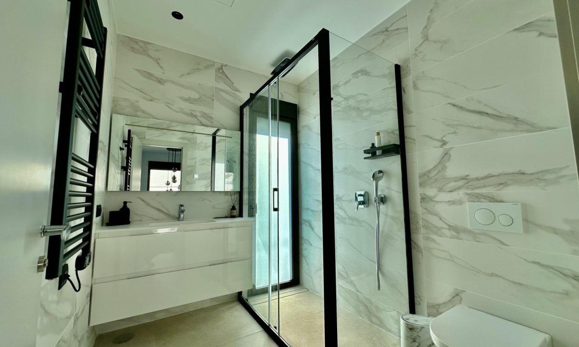 Használt Ingatlanok - Villa -
Orihuela - Las Colinas Golf