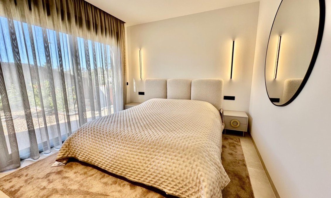 Használt Ingatlanok - Villa -
Orihuela - Las Colinas Golf