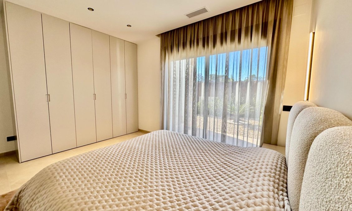 Használt Ingatlanok - Villa -
Orihuela - Las Colinas Golf