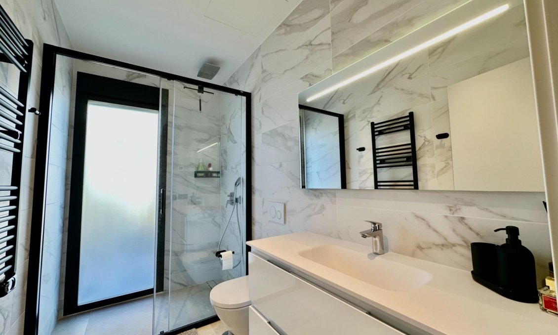 Használt Ingatlanok - Villa -
Orihuela - Las Colinas Golf