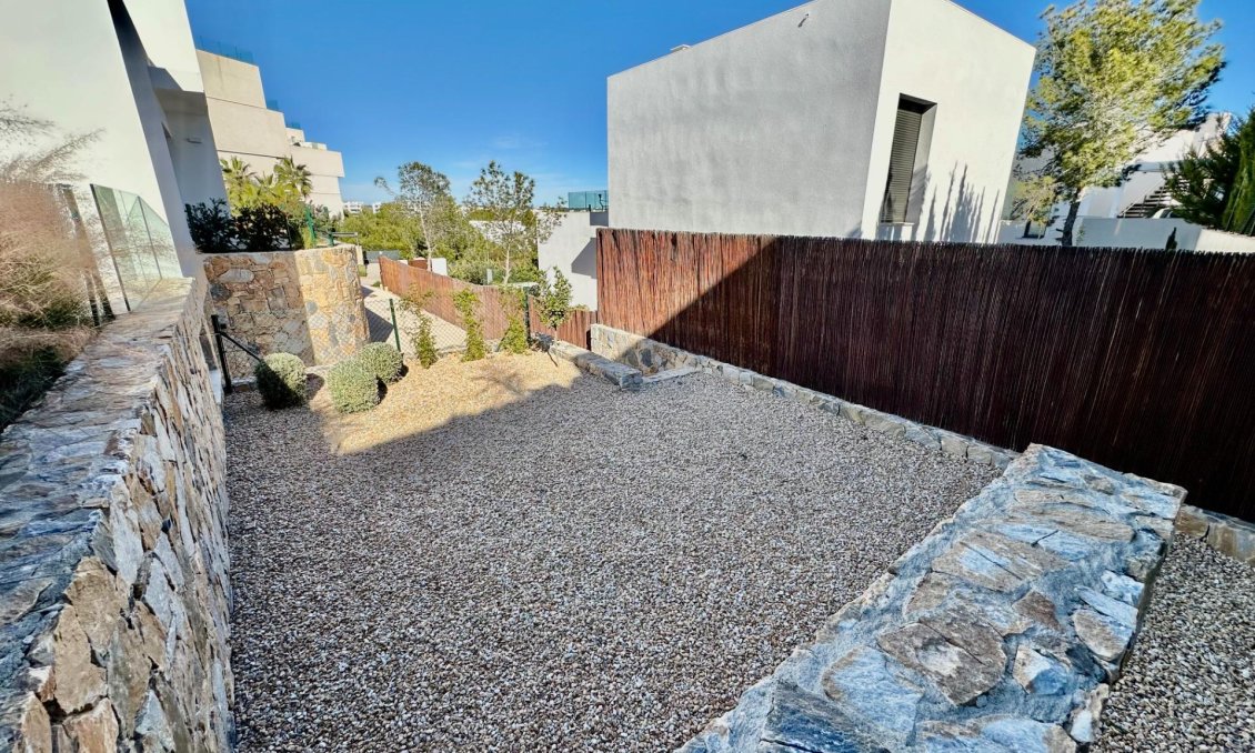 Használt Ingatlanok - Villa -
Orihuela - Las Colinas Golf