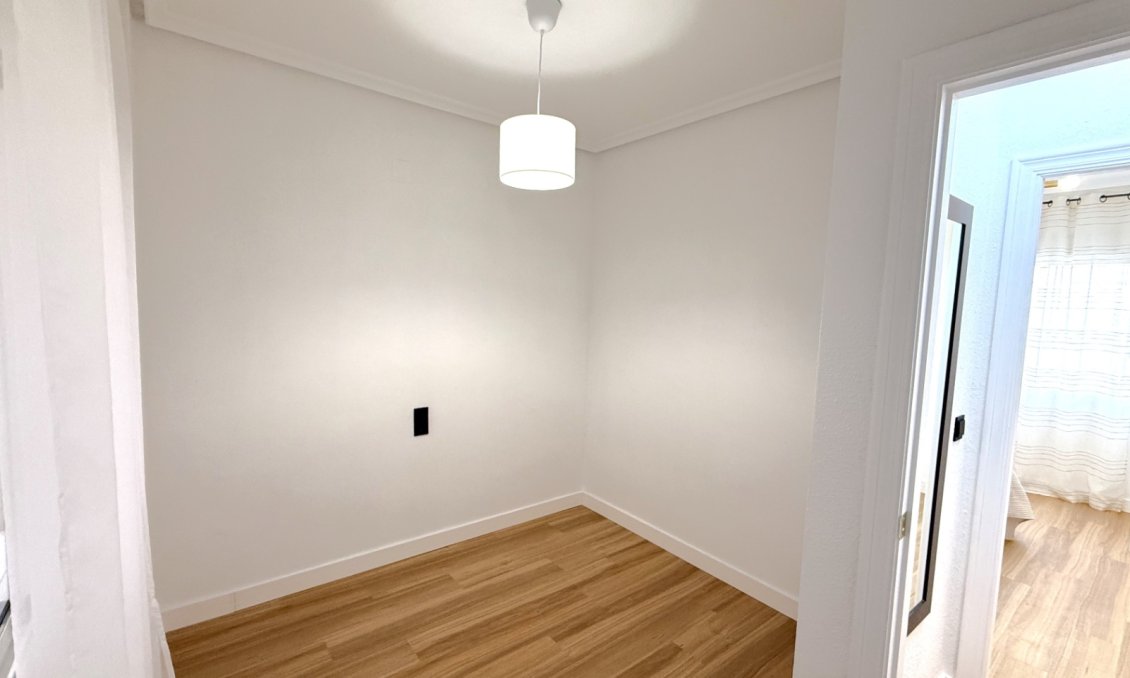 Használt Ingatlanok - Apartman -
Torrevieja - Costa Blanca