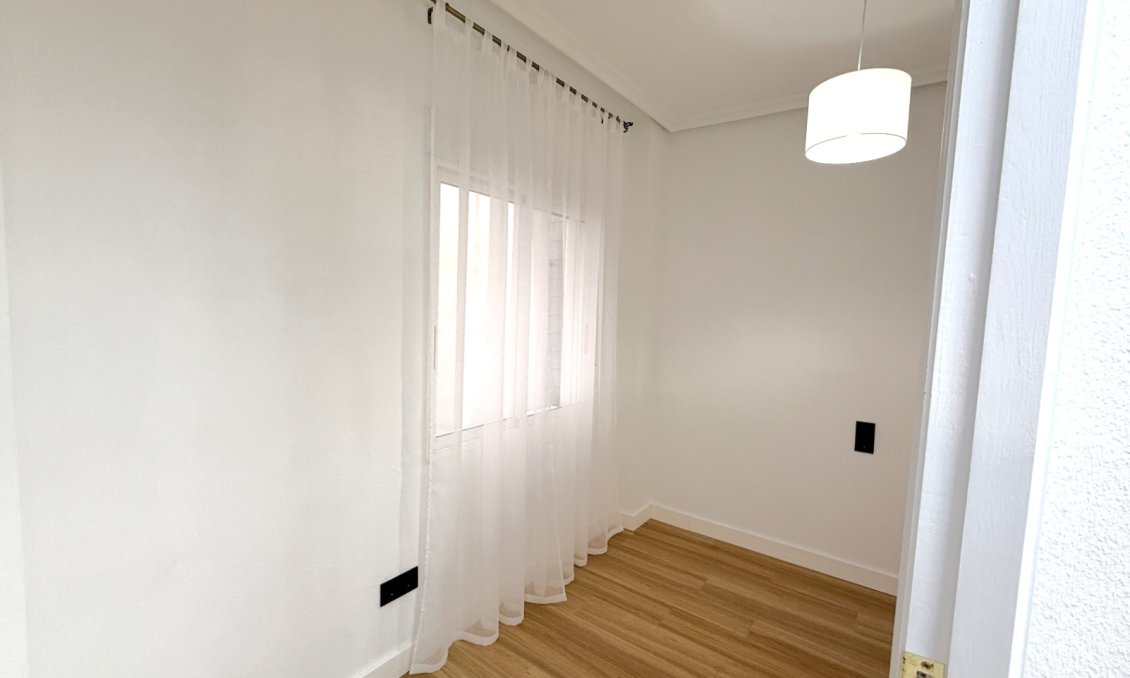 Használt Ingatlanok - Apartman -
Torrevieja - Costa Blanca