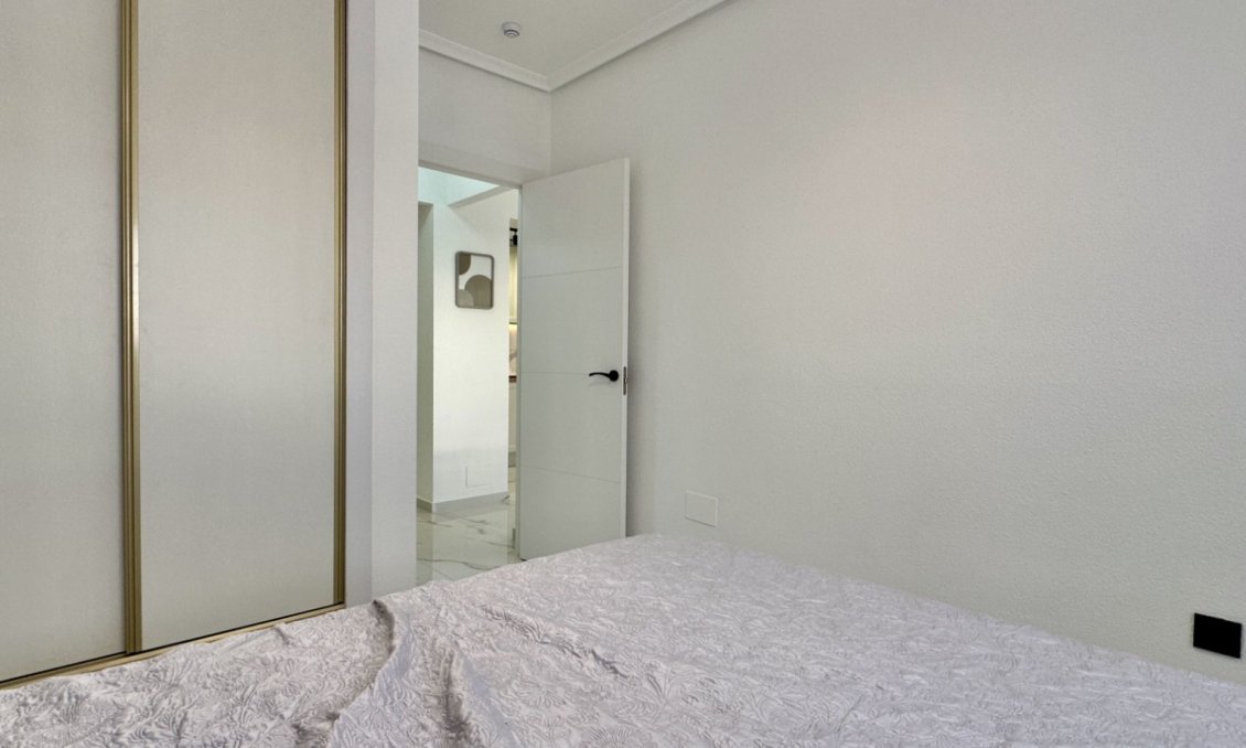 Segunda mano - Apartamento -
Orihuela - Inland