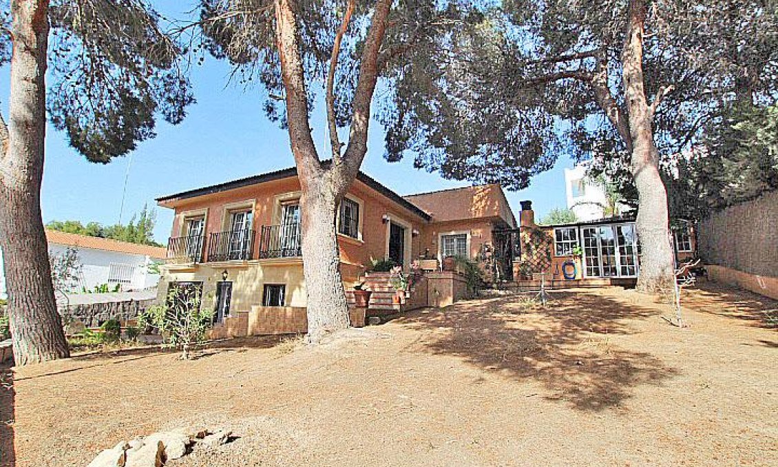 Használt Ingatlanok - Villa -
Torrevieja - Costa Blanca