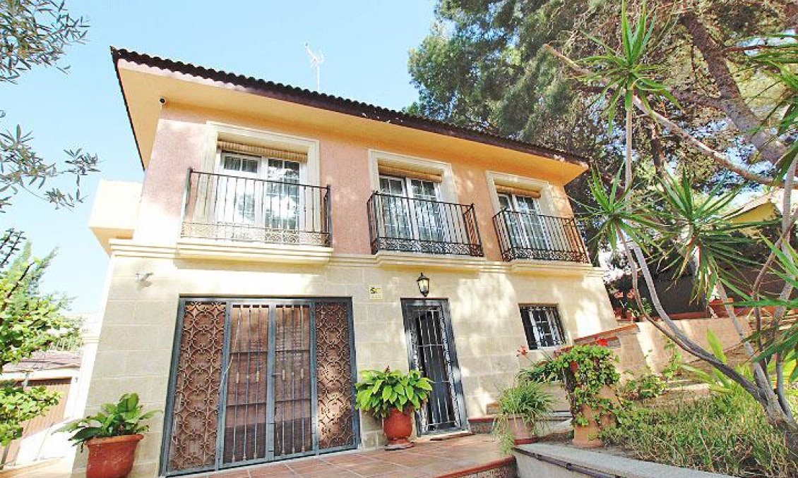 Használt Ingatlanok - Villa -
Torrevieja - Costa Blanca