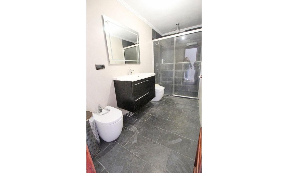 Használt Ingatlanok - Villa -
Torrevieja - Costa Blanca