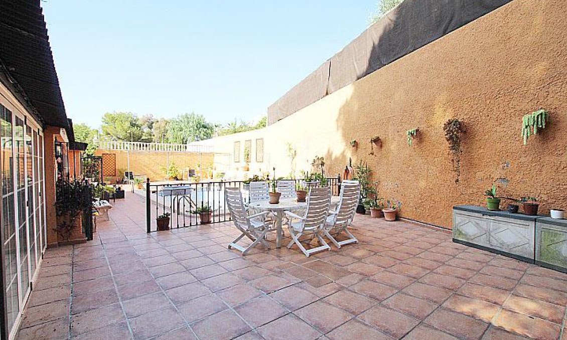 Használt Ingatlanok - Villa -
Torrevieja - Costa Blanca